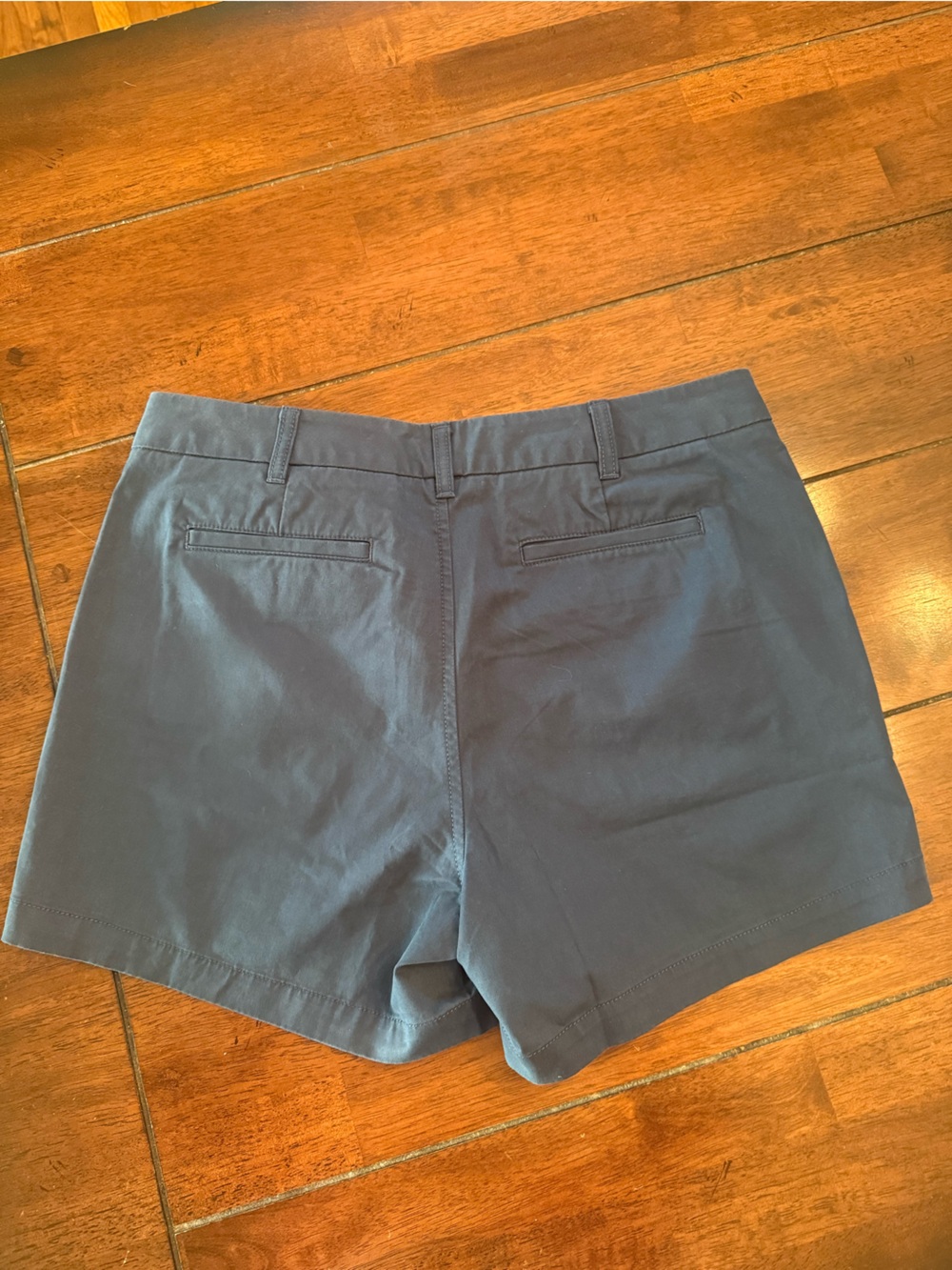 Quince Women’s Organic stretch cotton chino shorts - Picture 2 of 4